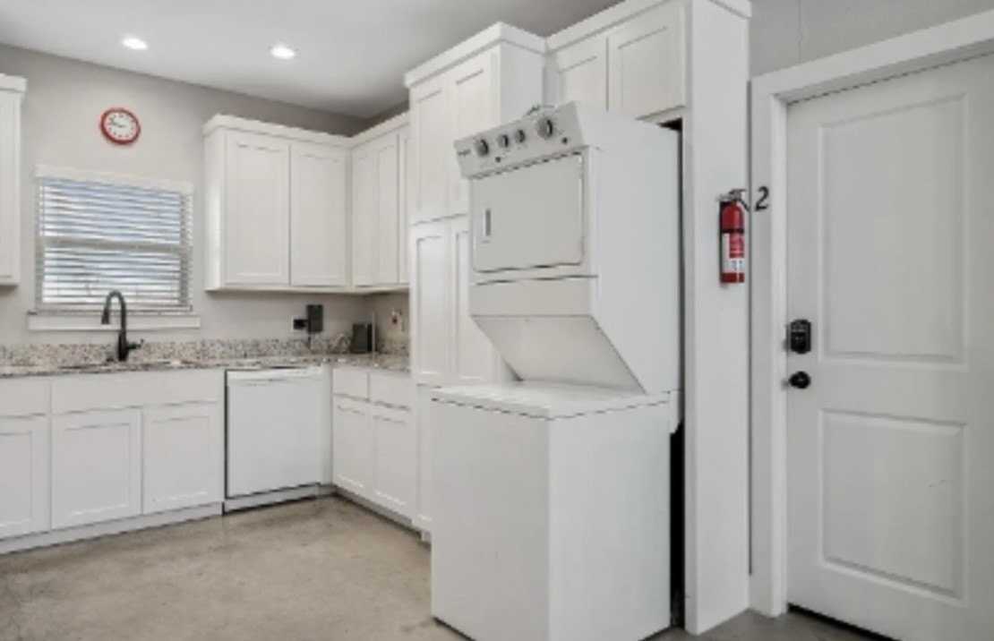 703 Maple St - Photo 3 of 7