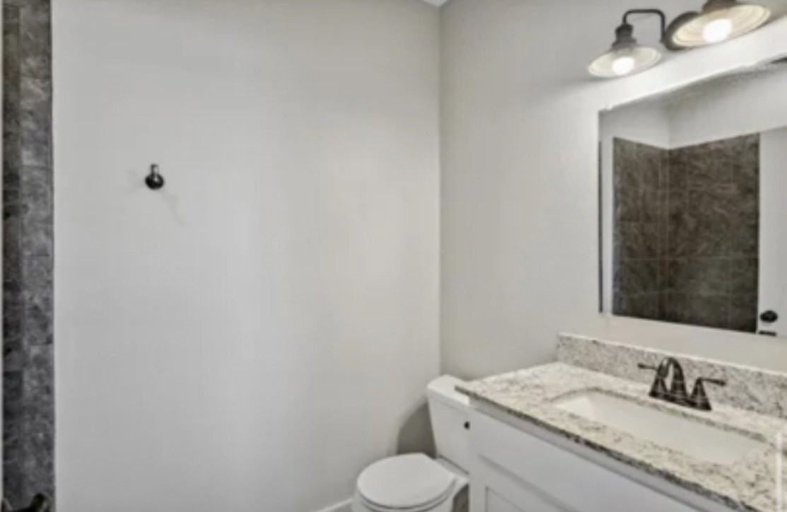 703 Maple St - Photo 5 of 7