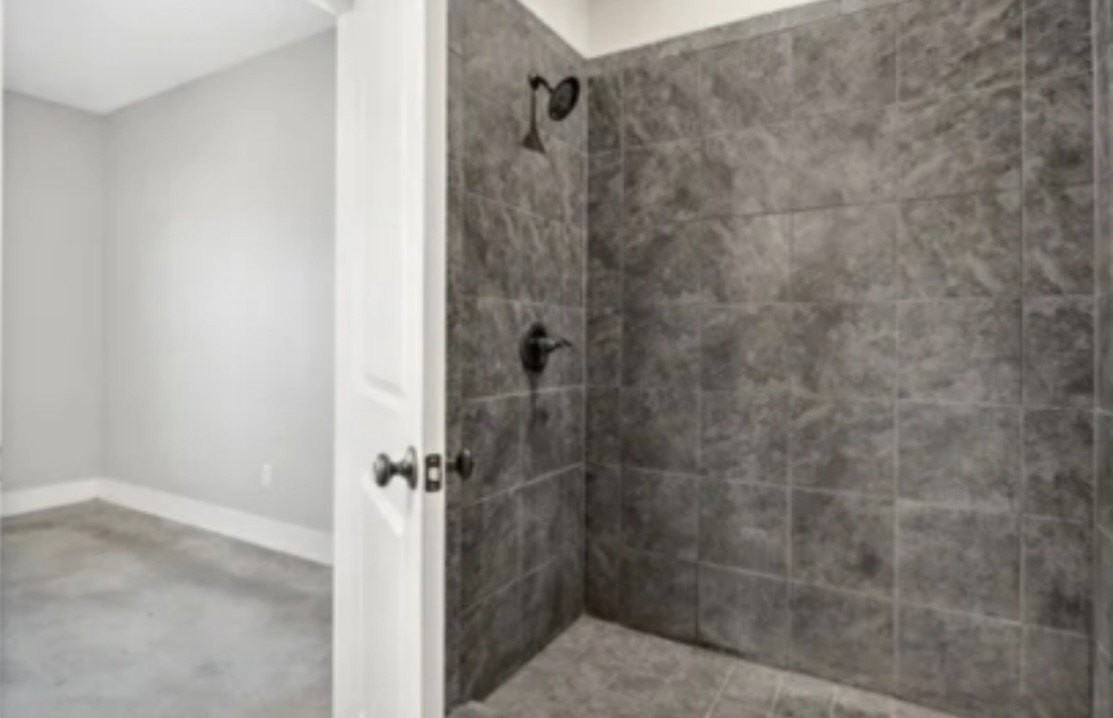 703 Maple St - Photo 6 of 7