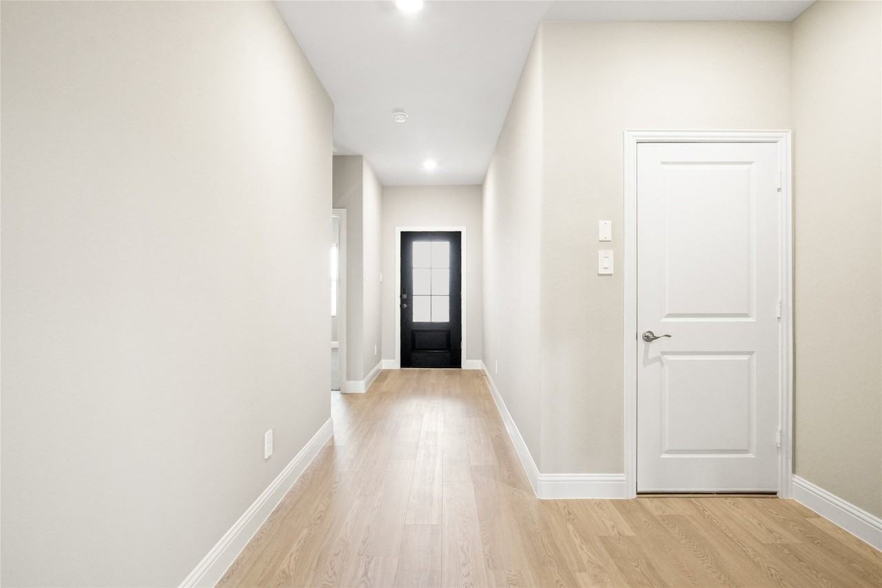 1244 Coneflower Pl - Photo 2 of 18