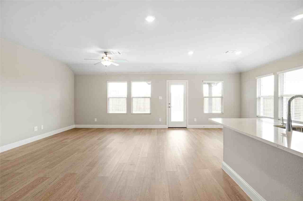 1244 Coneflower Pl - Photo 3 of 18