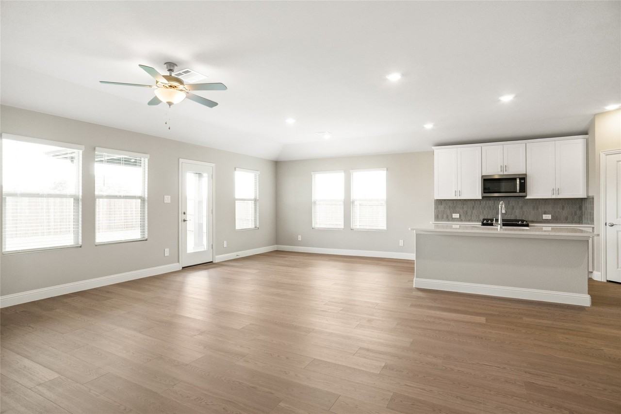 1244 Coneflower Pl - Photo 4 of 18