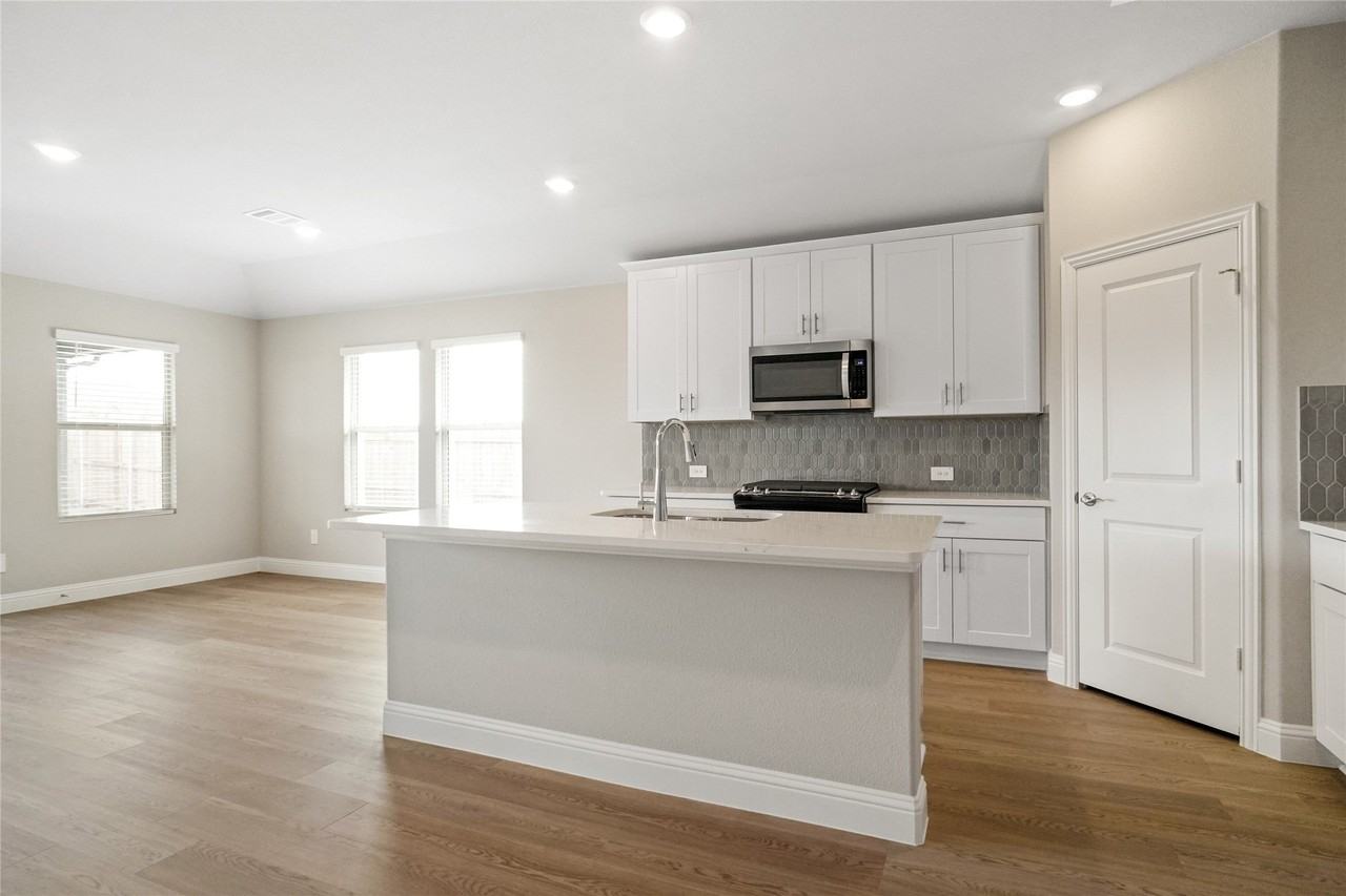 1244 Coneflower Pl - Photo 7 of 18
