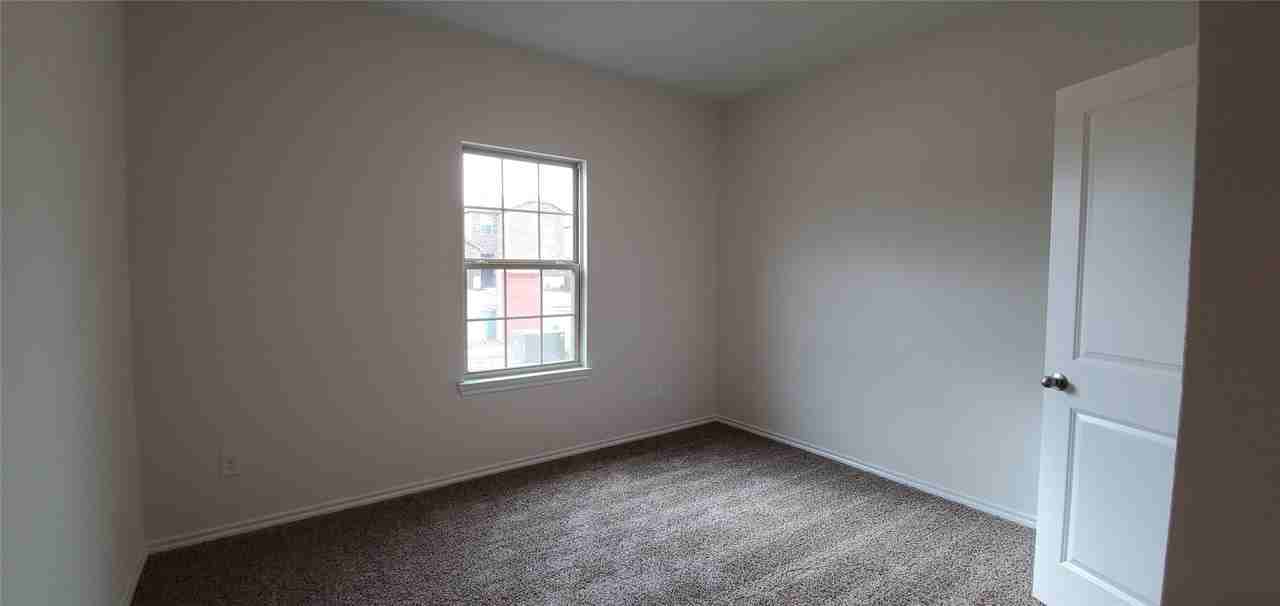 813 Fueller Dr - Photo 6 of 35