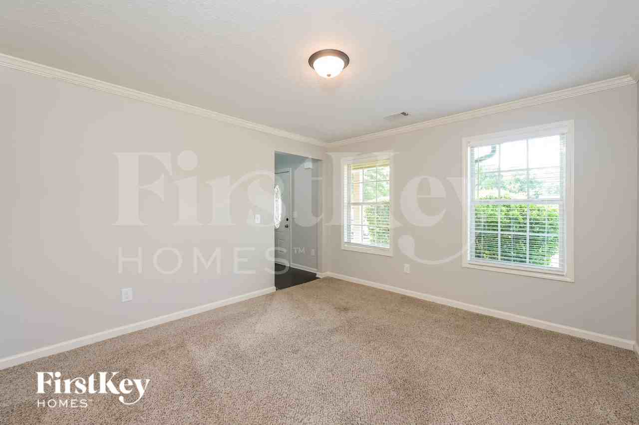 611 Peachtree Rd - Photo 2 of 19