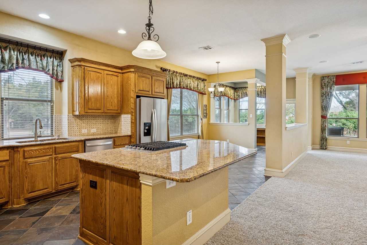 4010 Eider Dr - Photo 7 of 40