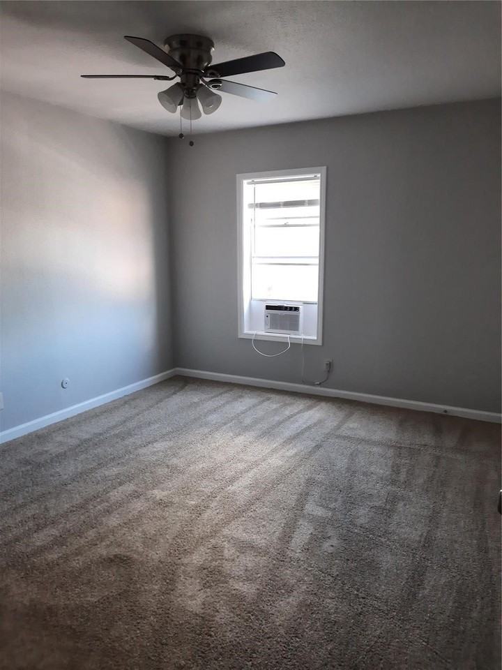 1011 Vine St #19 - Photo 4 of 5
