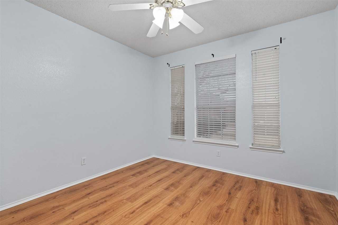 316 Leameadow Dr - Photo 6 of 40