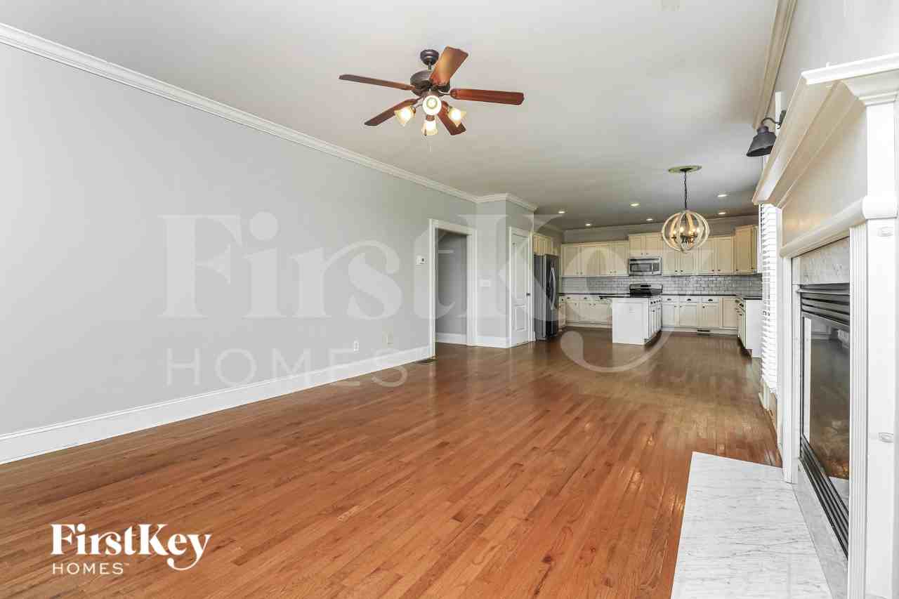 13 Creekview Dr Se - Photo 3 of 19