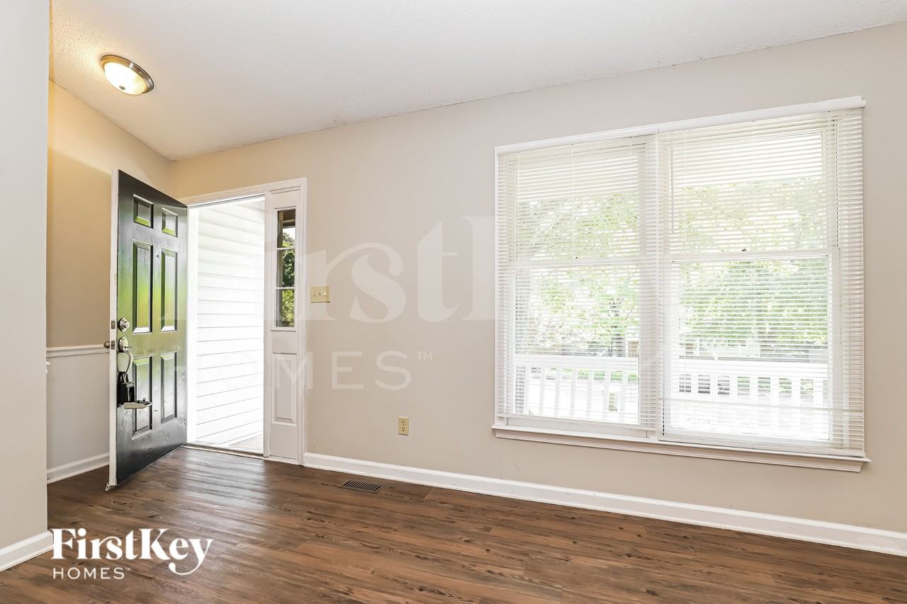 3007 Amidon Dr - Photo 3 of 19