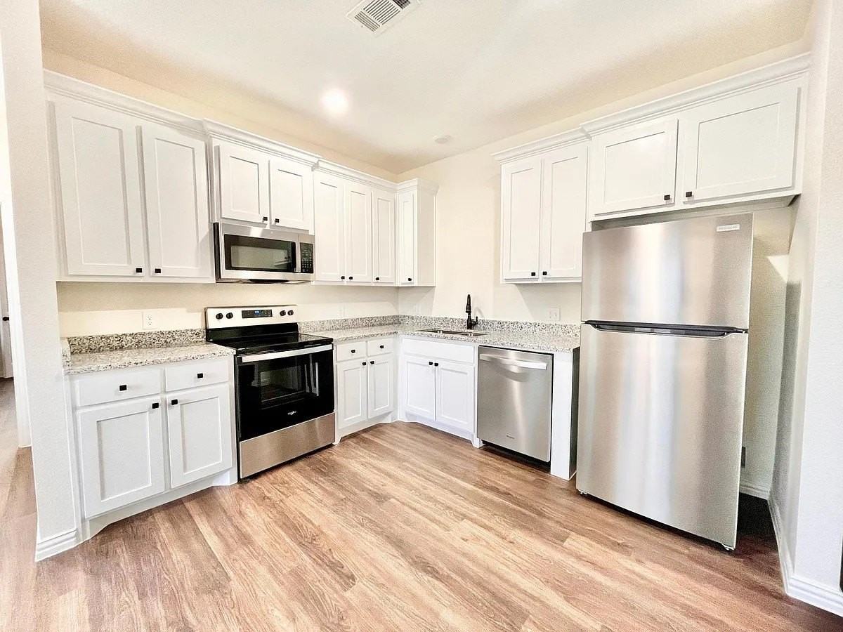 327 E Nelson St #329 - Photo 4 of 15