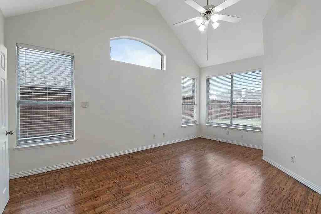 1525 Dimmit Dr - Photo 6 of 10