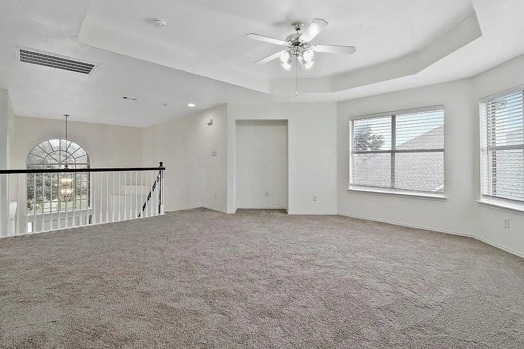 1525 Dimmit Dr - Photo 7 of 10
