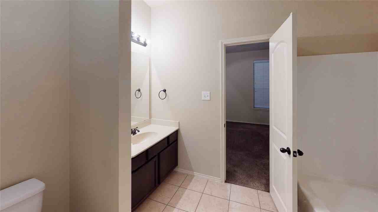 305 Orbit Dr - Photo 4 of 17
