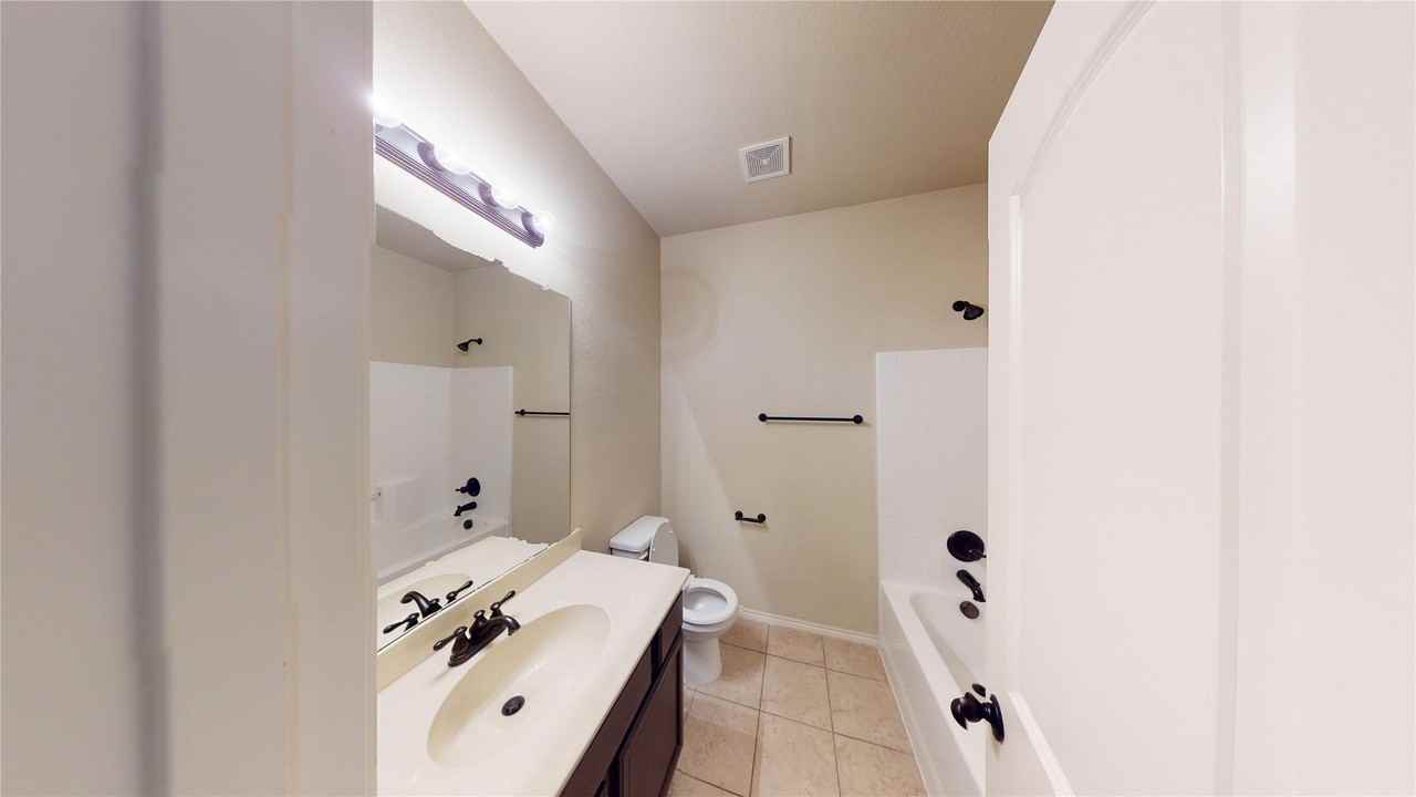 305 Orbit Dr - Photo 5 of 17