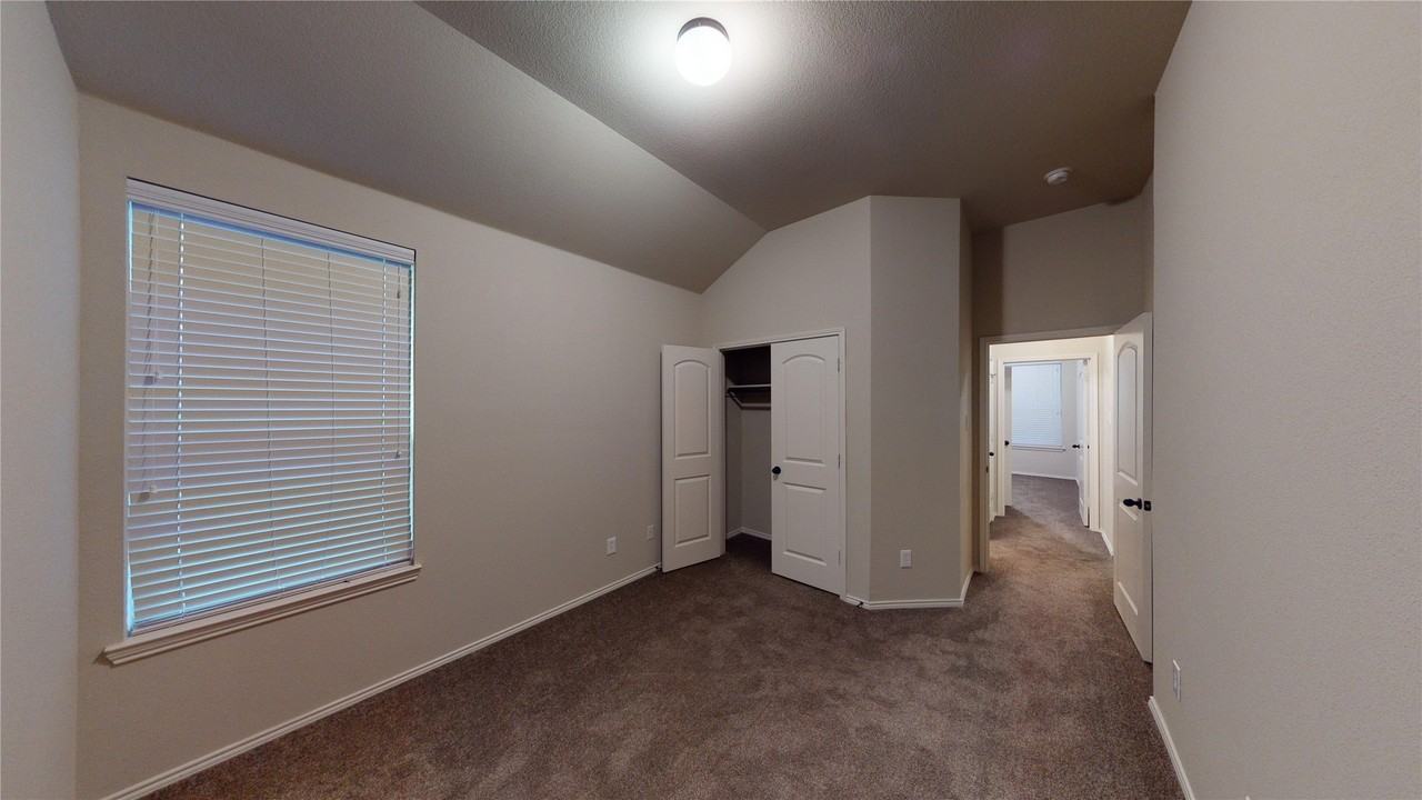 305 Orbit Dr - Photo 6 of 17