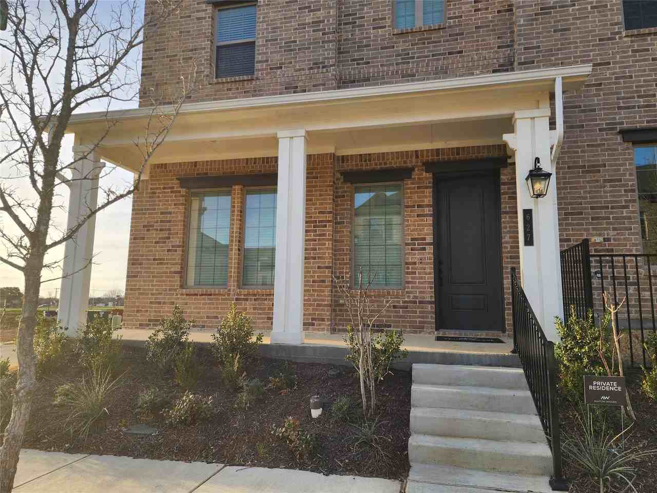 627 Redwood Way