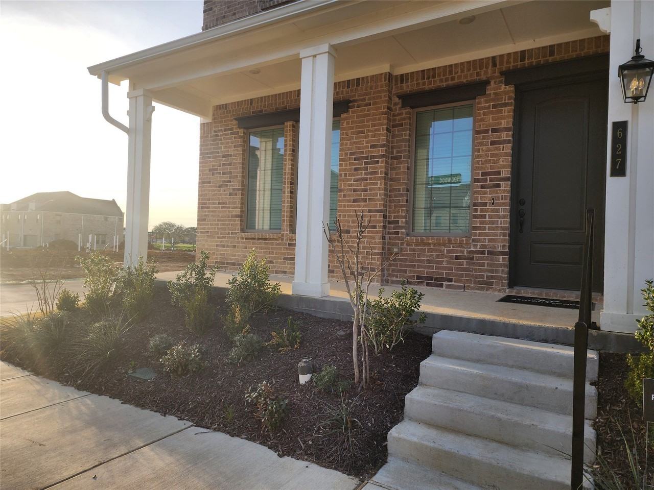 627 Redwood Way - Photo 2 of 21