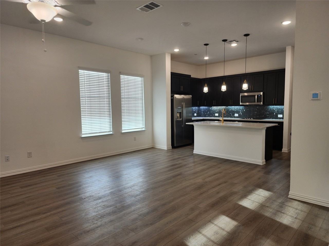 627 Redwood Way - Photo 3 of 21