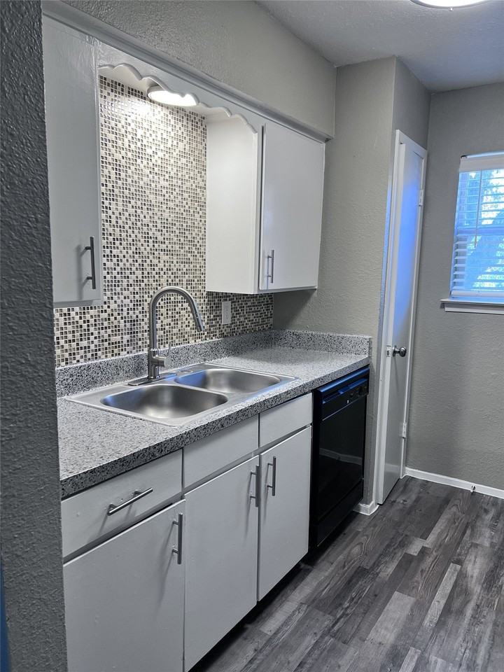 10749 E Northwest Hwy - Photo 2 of 12