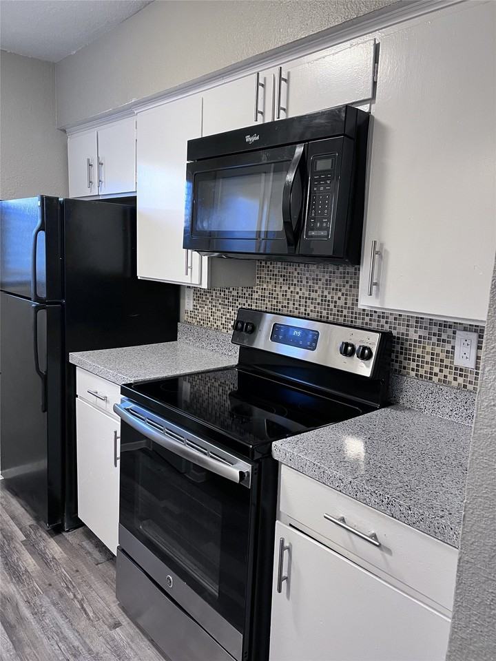 10749 E Northwest Hwy - Photo 3 of 12