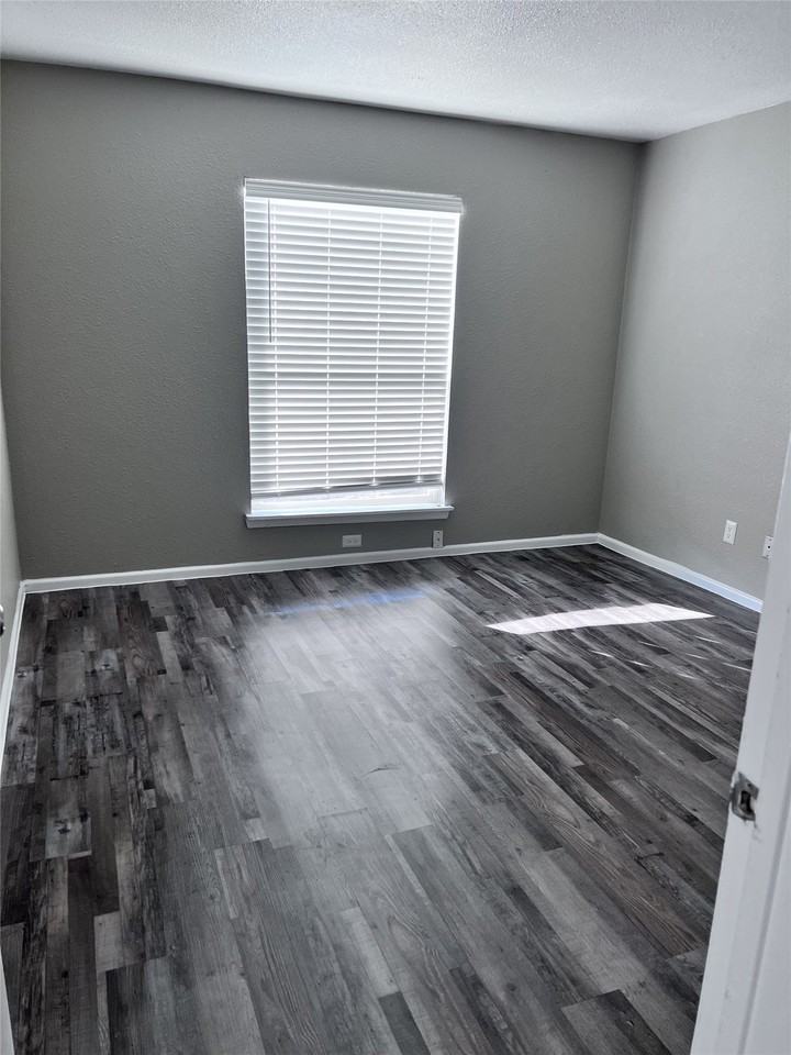 10749 E Northwest Hwy - Photo 7 of 12