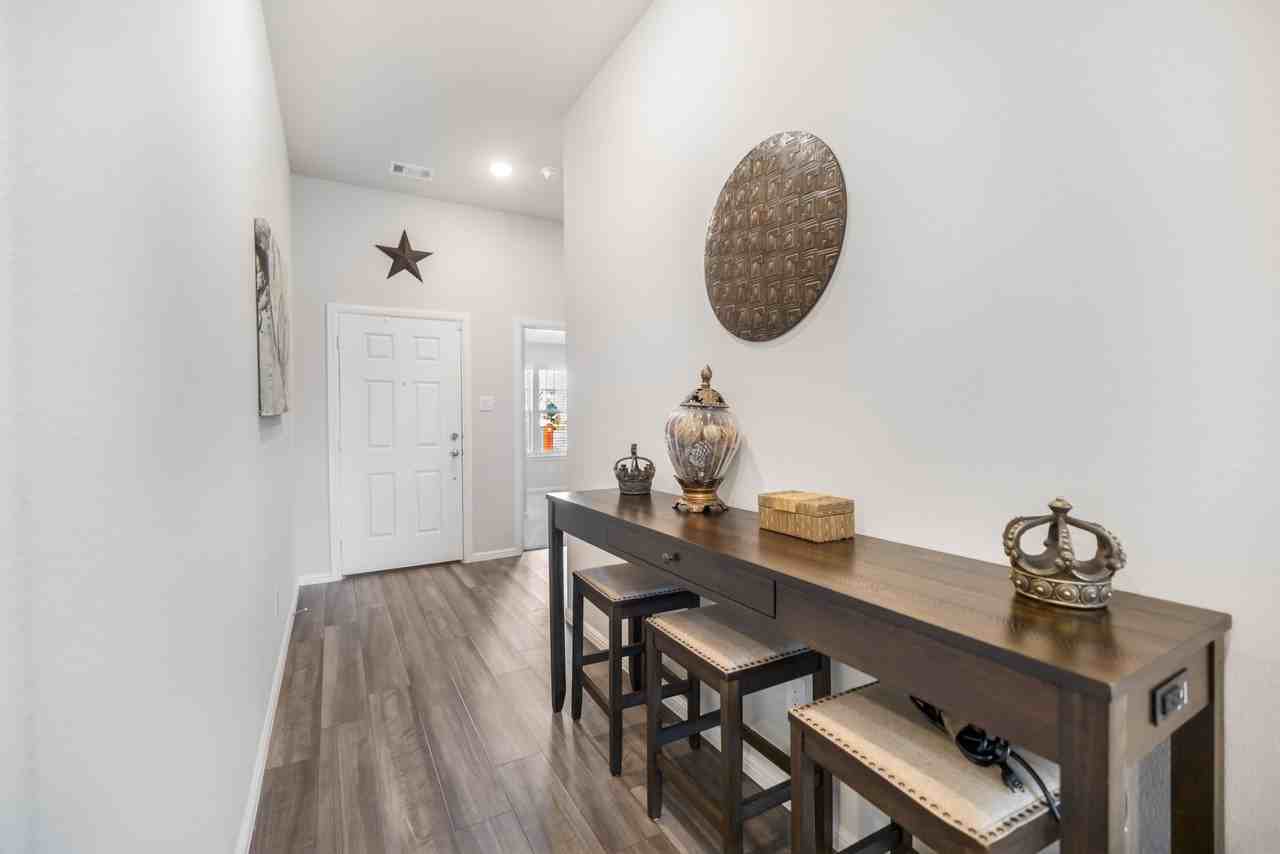 7518 Prairie Holly Ln - Photo 4 of 26