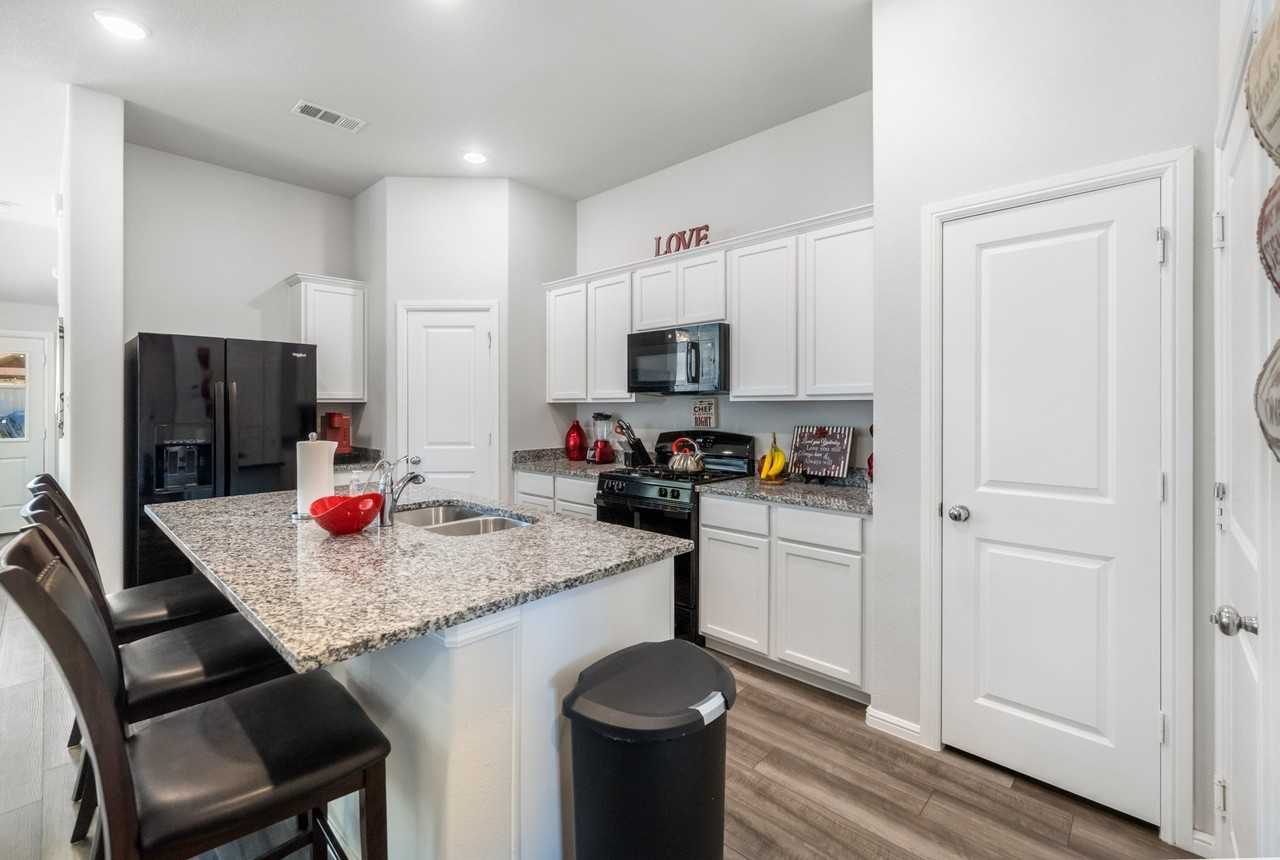 7518 Prairie Holly Ln - Photo 7 of 26