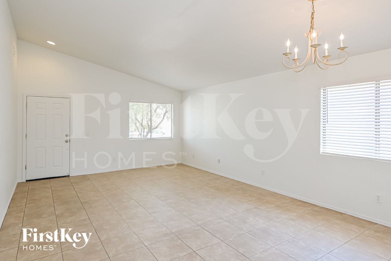 2367 W Rousseau St - Photo 2 of 15