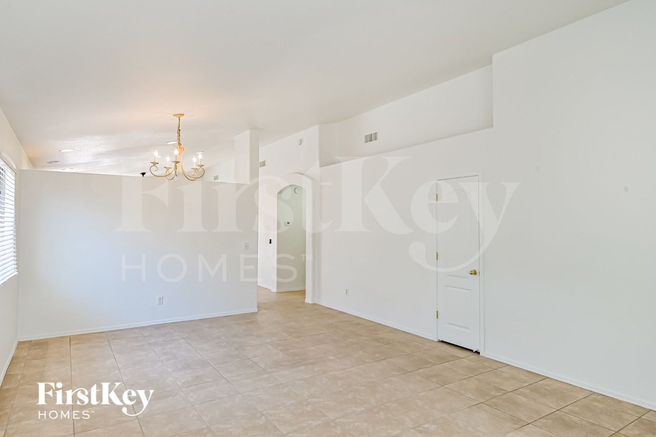 2367 W Rousseau St - Photo 3 of 15