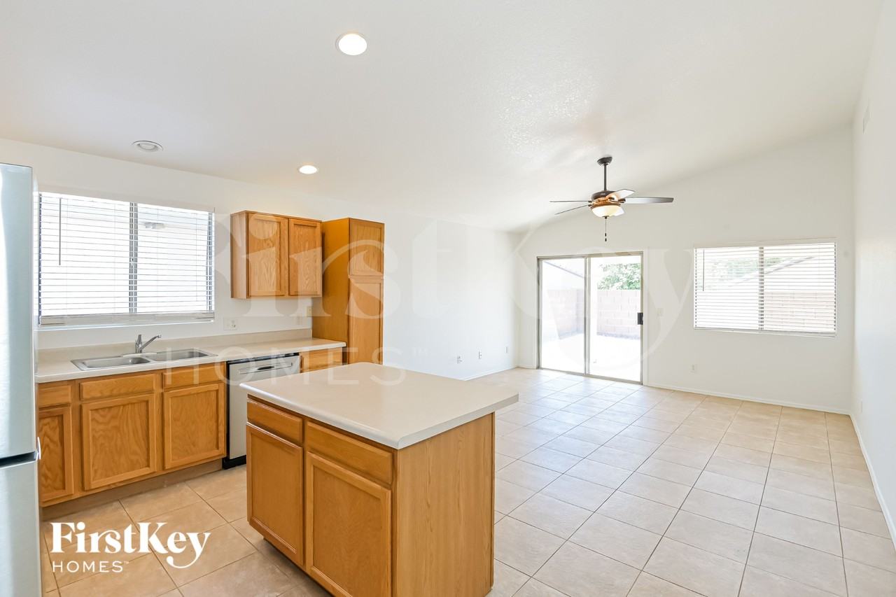2367 W Rousseau St - Photo 4 of 15