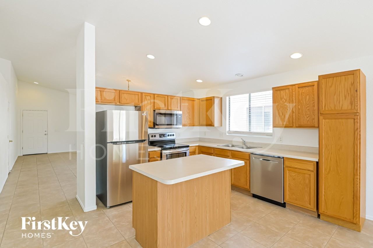 2367 W Rousseau St - Photo 6 of 15