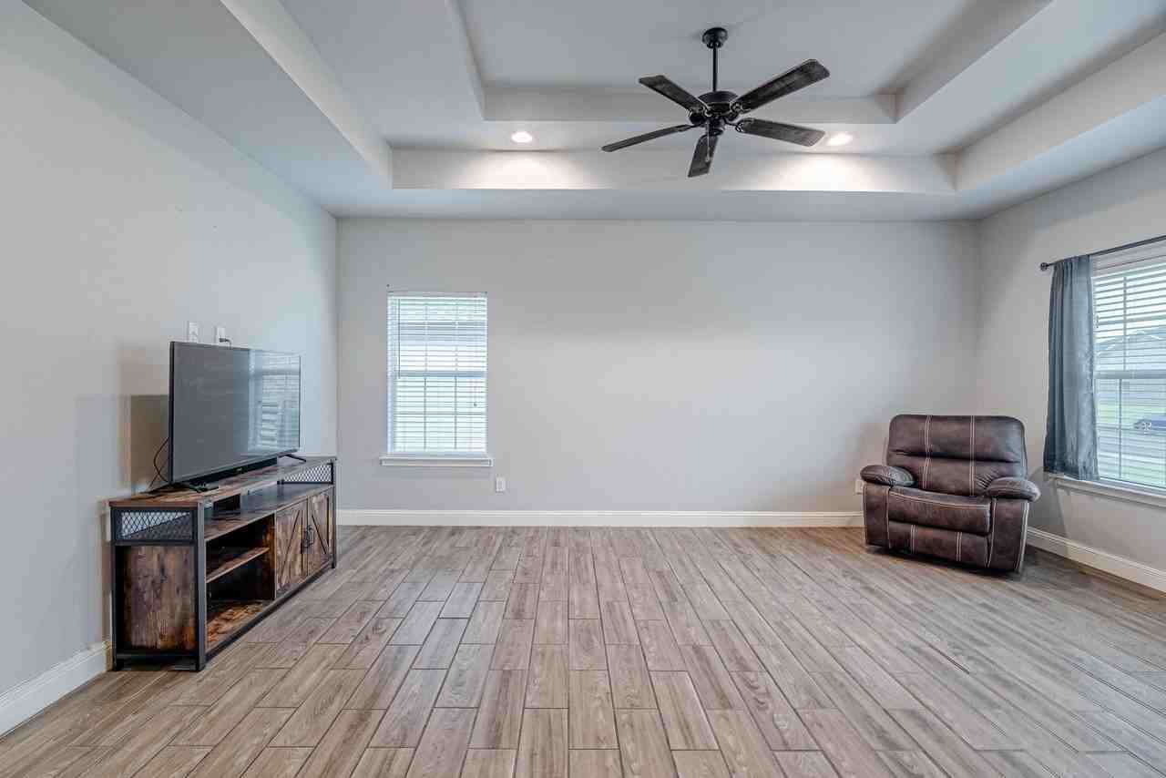 4811 Henry St - Photo 3 of 29