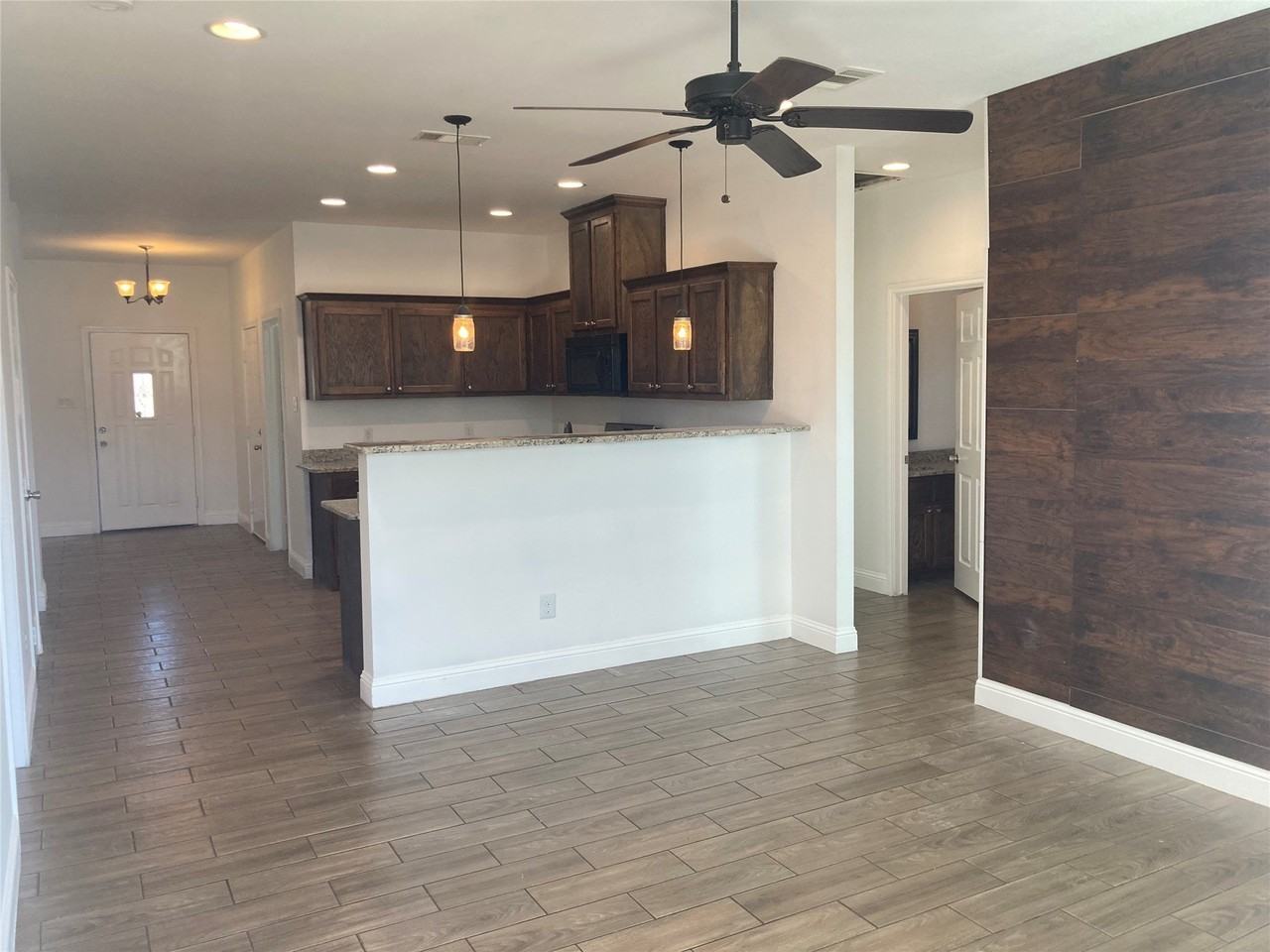 4811 Henry St - Photo 5 of 29