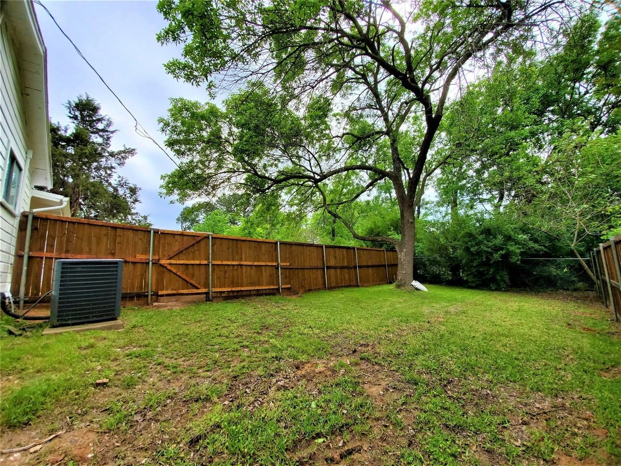 2115 Glenwood Ln #100 - Photo 3 of 13