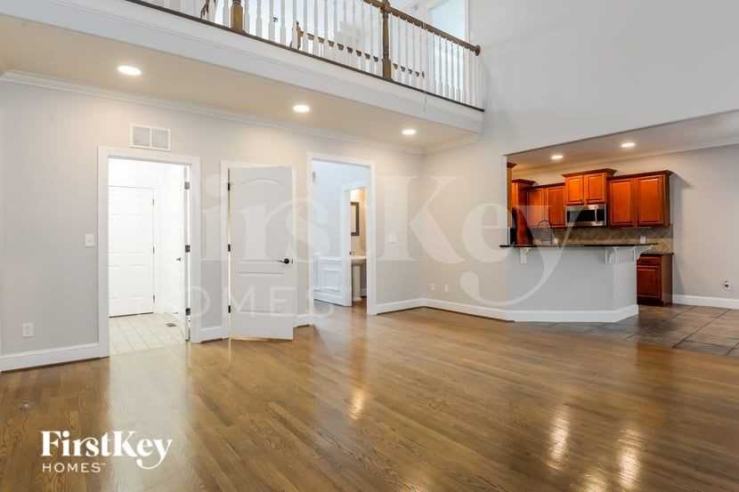 7131 Greystone Village Ct - Photo 3 of 15