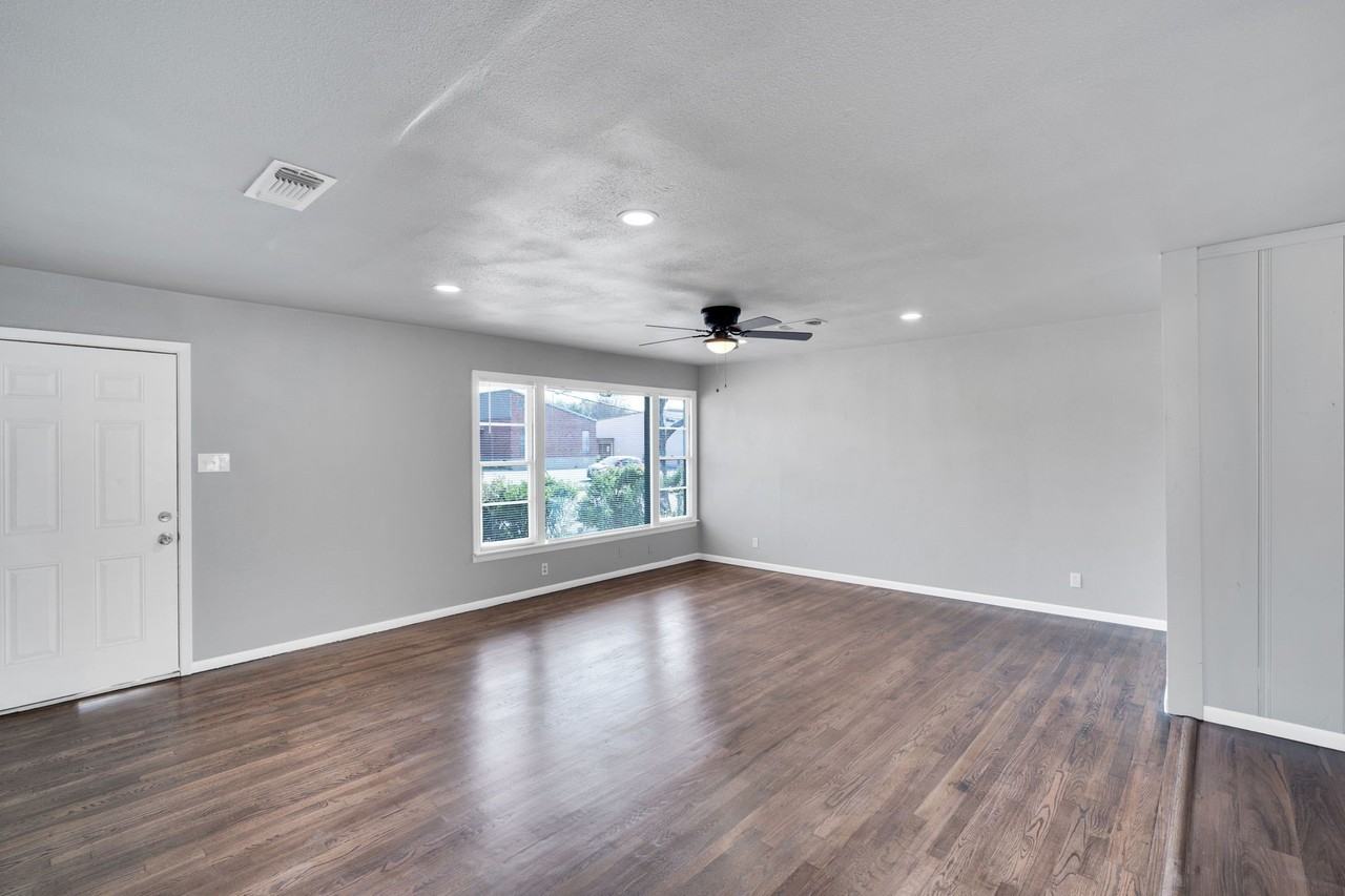 413 Shaw St - Photo 2 of 26