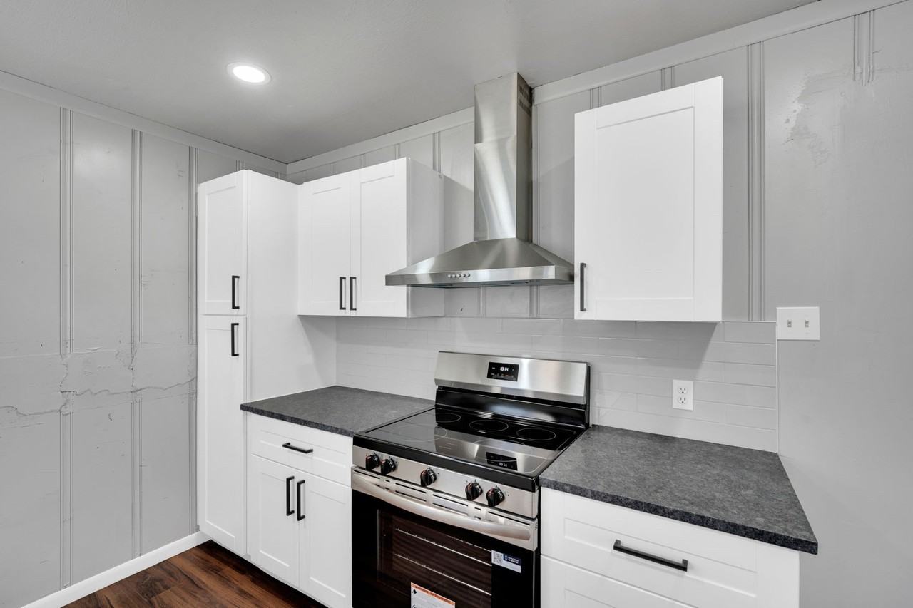 413 Shaw St - Photo 4 of 26