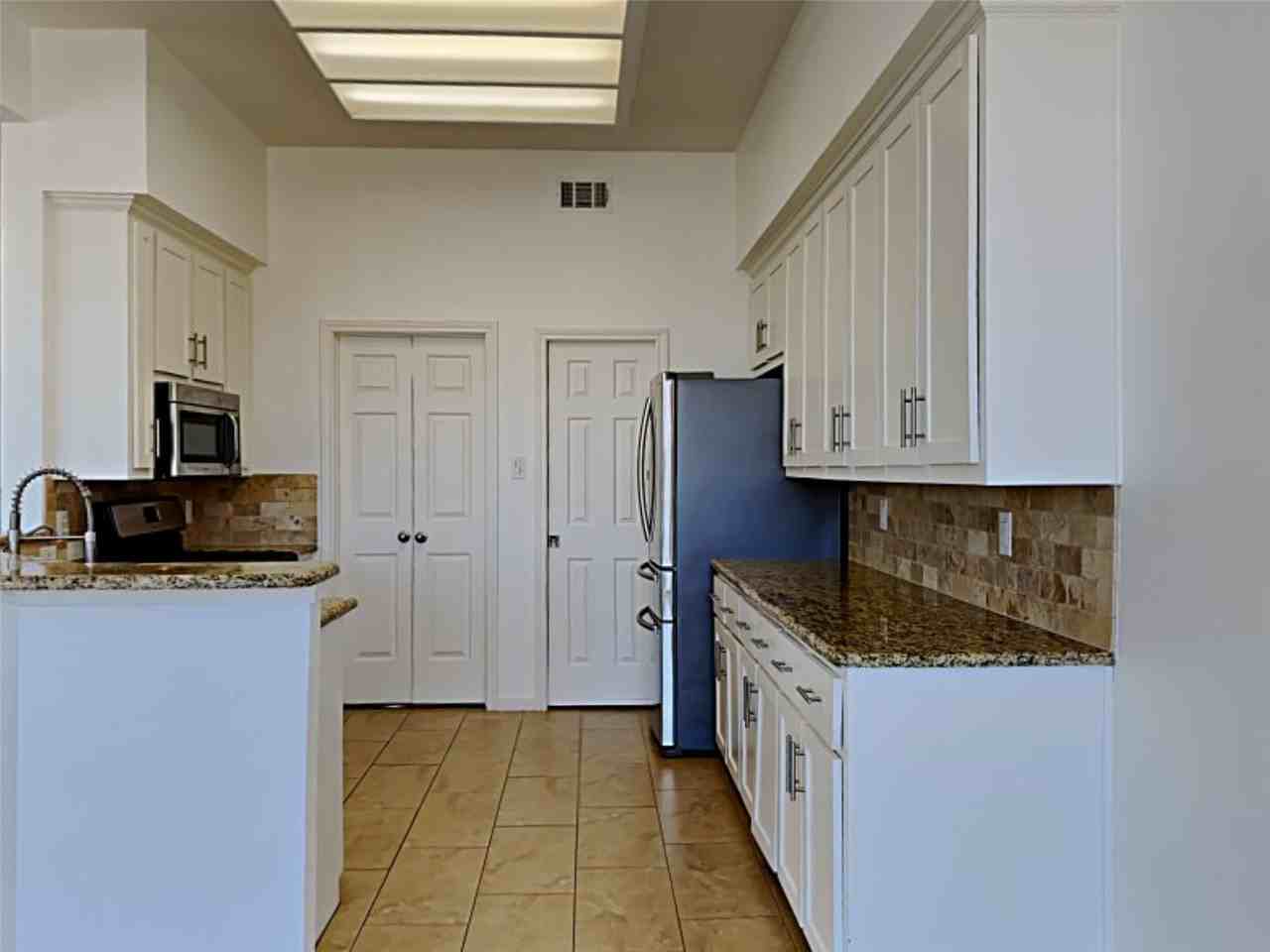 4322 Duck Pond Ln - Photo 4 of 17