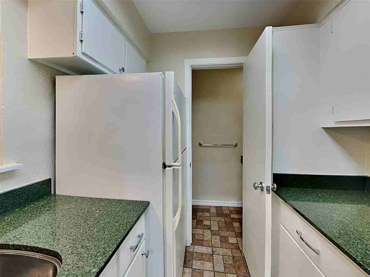 2907 Shelby Ave - Photo 3 of 8