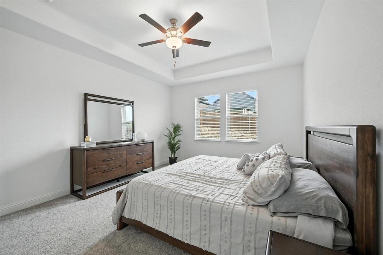447 Holly Rd - Photo 7 of 27