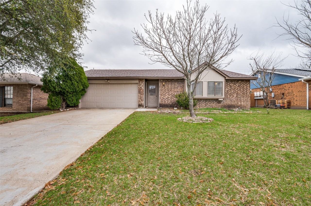 2922 E Pepperidge Dr
