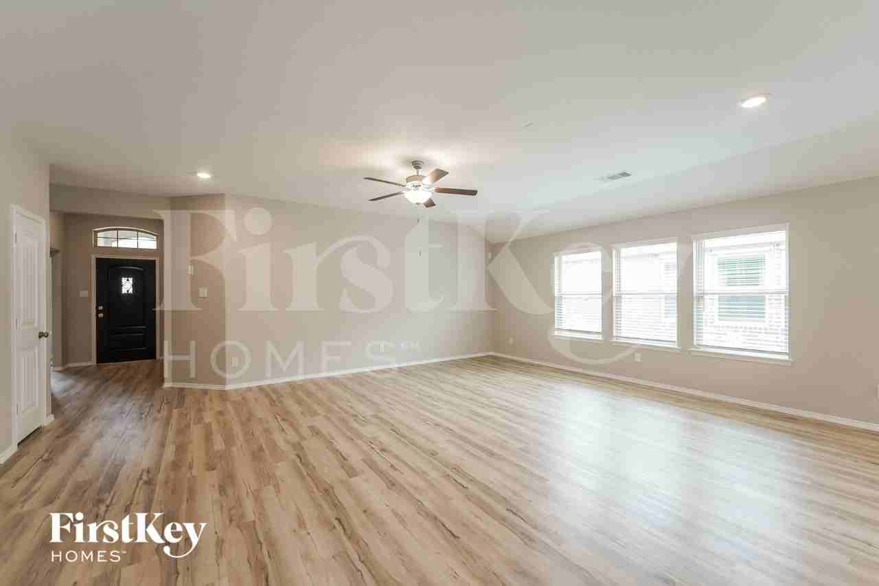 3211 Calla Lily Trl - Photo 2 of 15