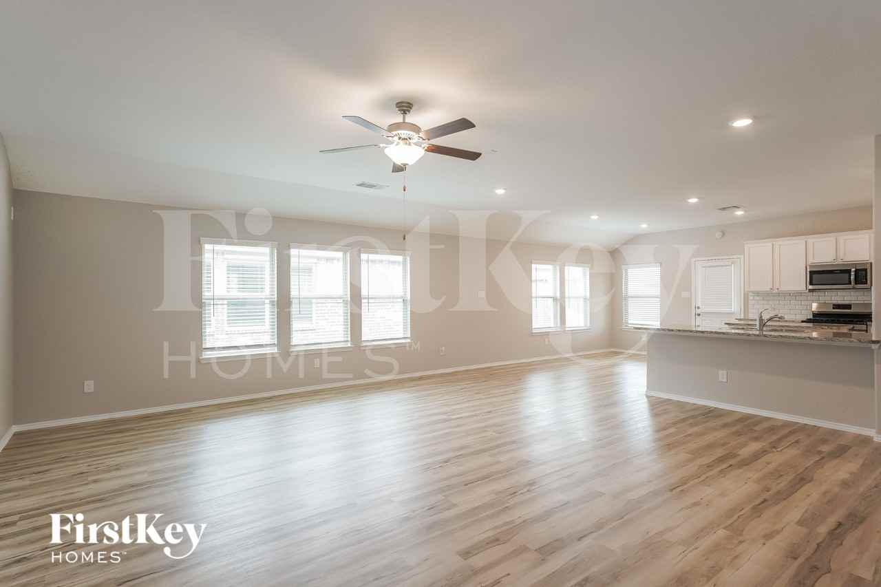 3211 Calla Lily Trl - Photo 3 of 15