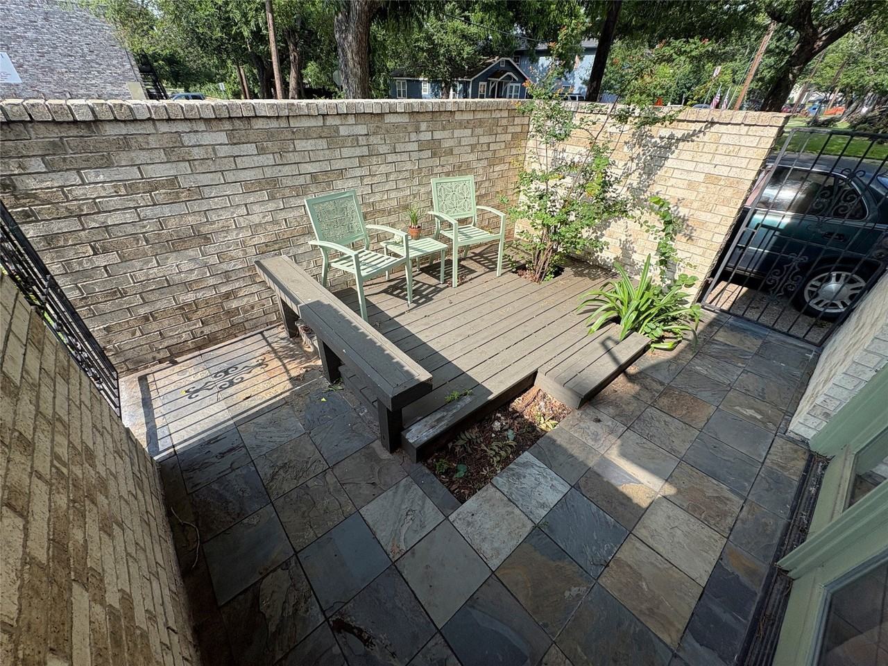 900 N Austin St - Photo 3 of 13