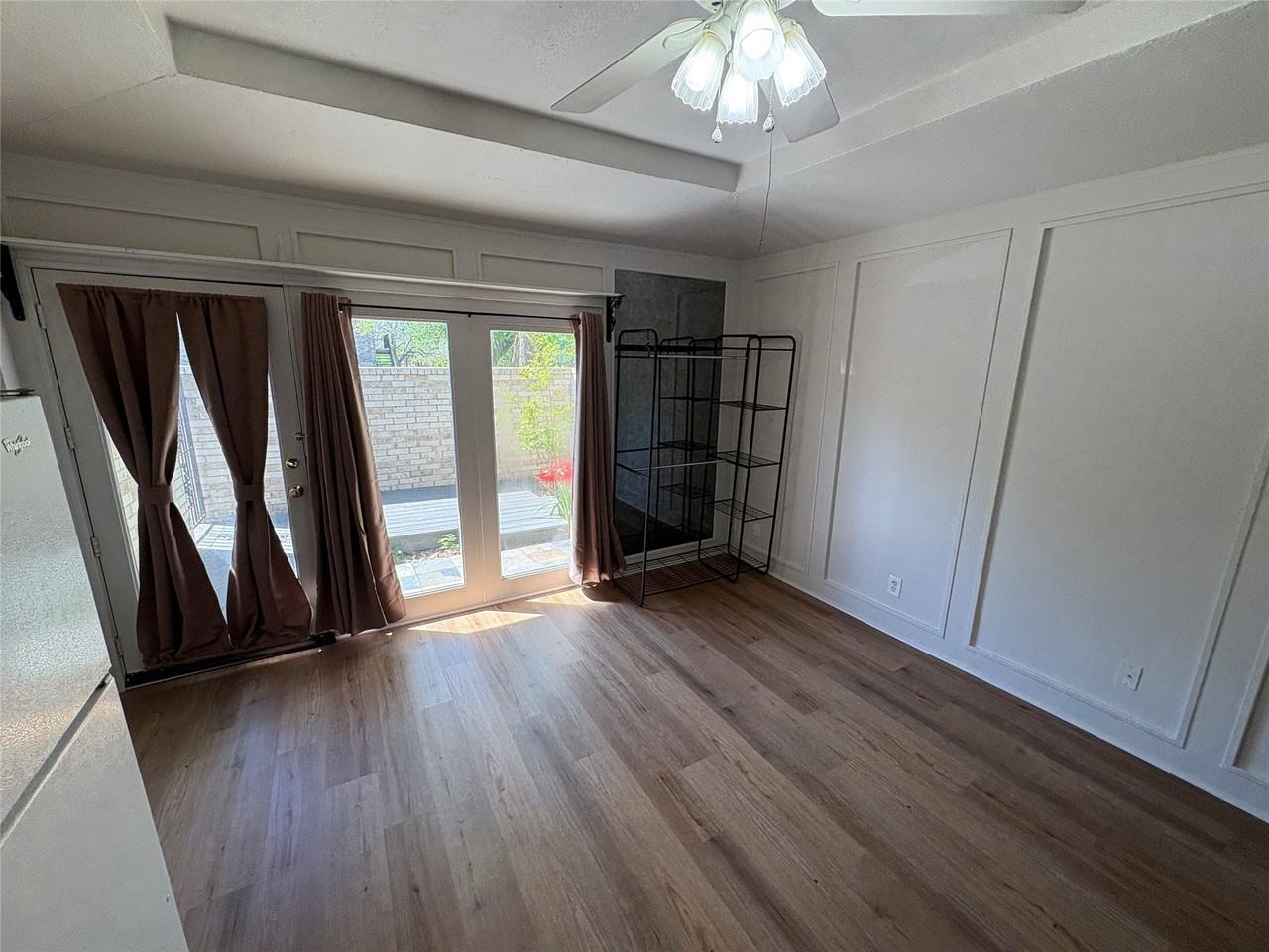 900 N Austin St - Photo 4 of 13