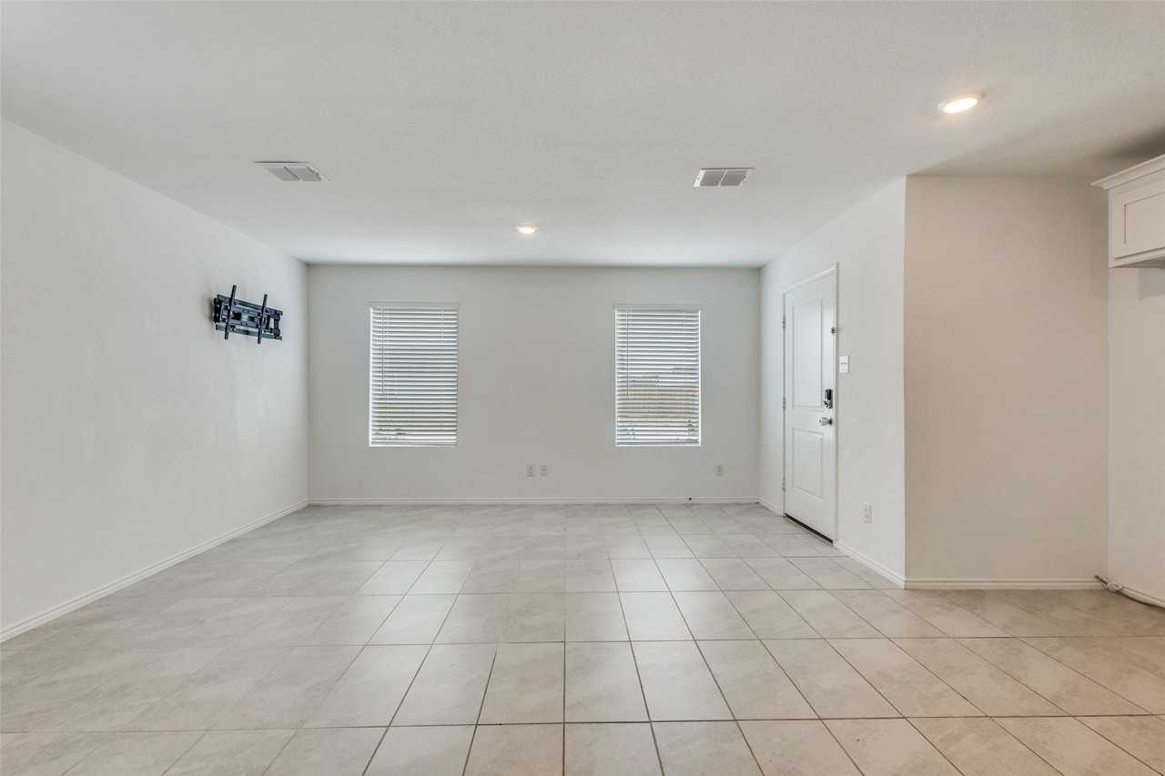 6723 Coulter Dr - Photo 5 of 25