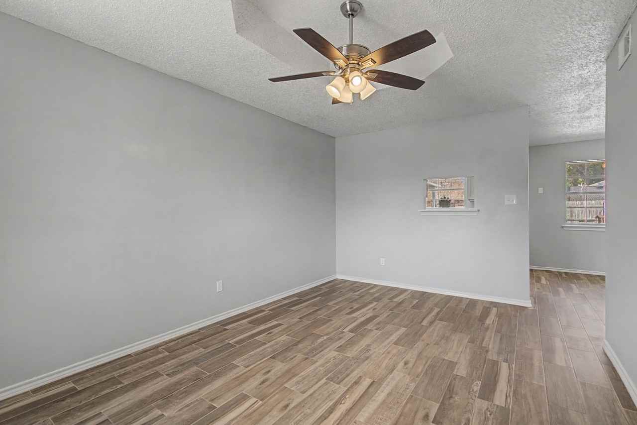 114 Prairie Creek Cir - Photo 4 of 29