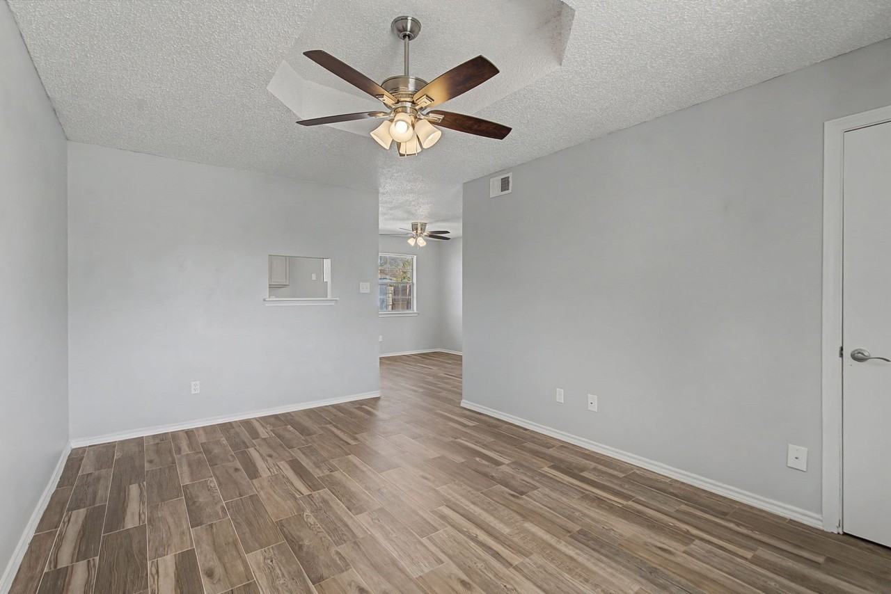 114 Prairie Creek Cir - Photo 5 of 29