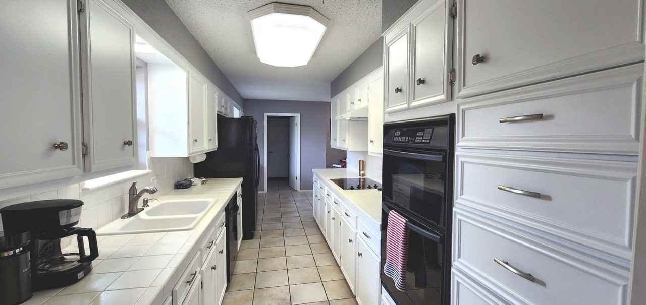 2418 Helena Cir